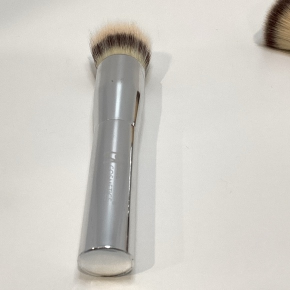 🦀 IT Cosmetics Professional Brush Trio - 3pc - Picture 5 of 7